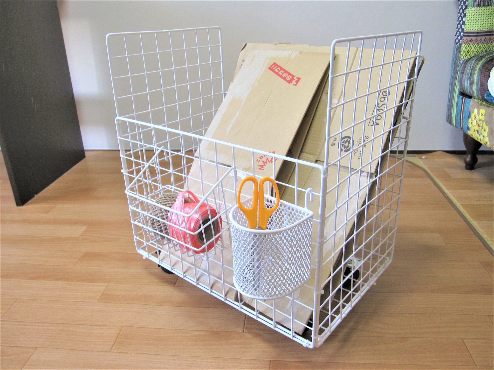 【簡単DIY】100均のワイヤーネットを使って「キャスター付き収納BOX」を作る方法 – スマeマガジン