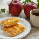 秋のフルーツでお菓子づくり！型なしでできる簡単アップルパイ